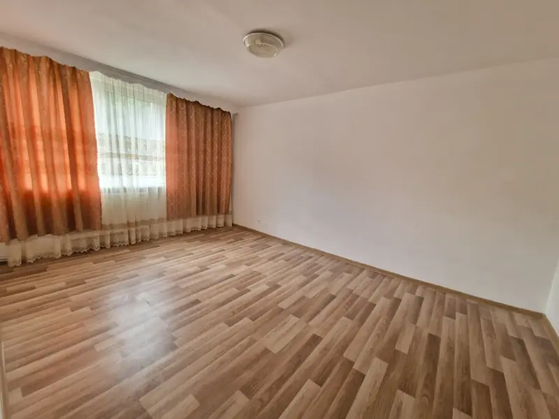 Garsoniera 47 mp parter zona Ana Ipatescu Piatra Neamt