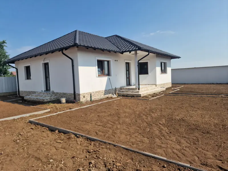 Casă nouă la cheie, 110 mp + 500 mp teren — Dumbrava Roșie. Neamt