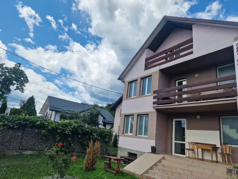 Ansamblu Pensiune + Vila Piatra Neamt