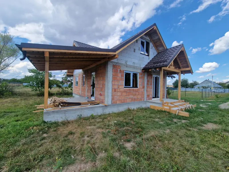 Casă situata in  localitatea Dumbrava Roșie, jud.Neamț
