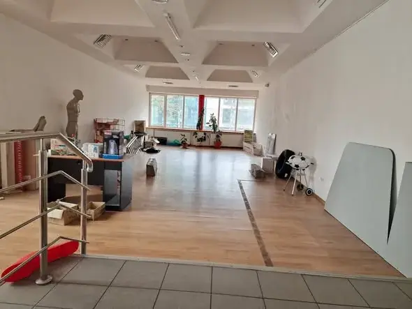 Spațiu comercial 500 mp pe 2 nivele, zona centrală — Piatra Neamț